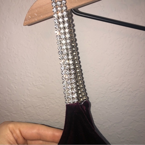 𝅺FOREVER 21 maroon velvet rhinestone straps bodysuit size medium - Picture 3 of 5